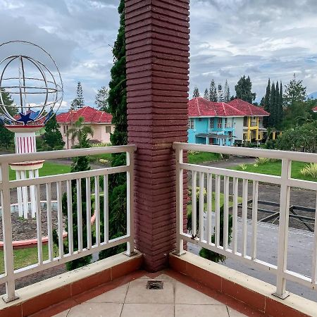 Beranda Istirahat Villa 4BR at Galaxy Resort Puncak Cikundul Bagian luar foto