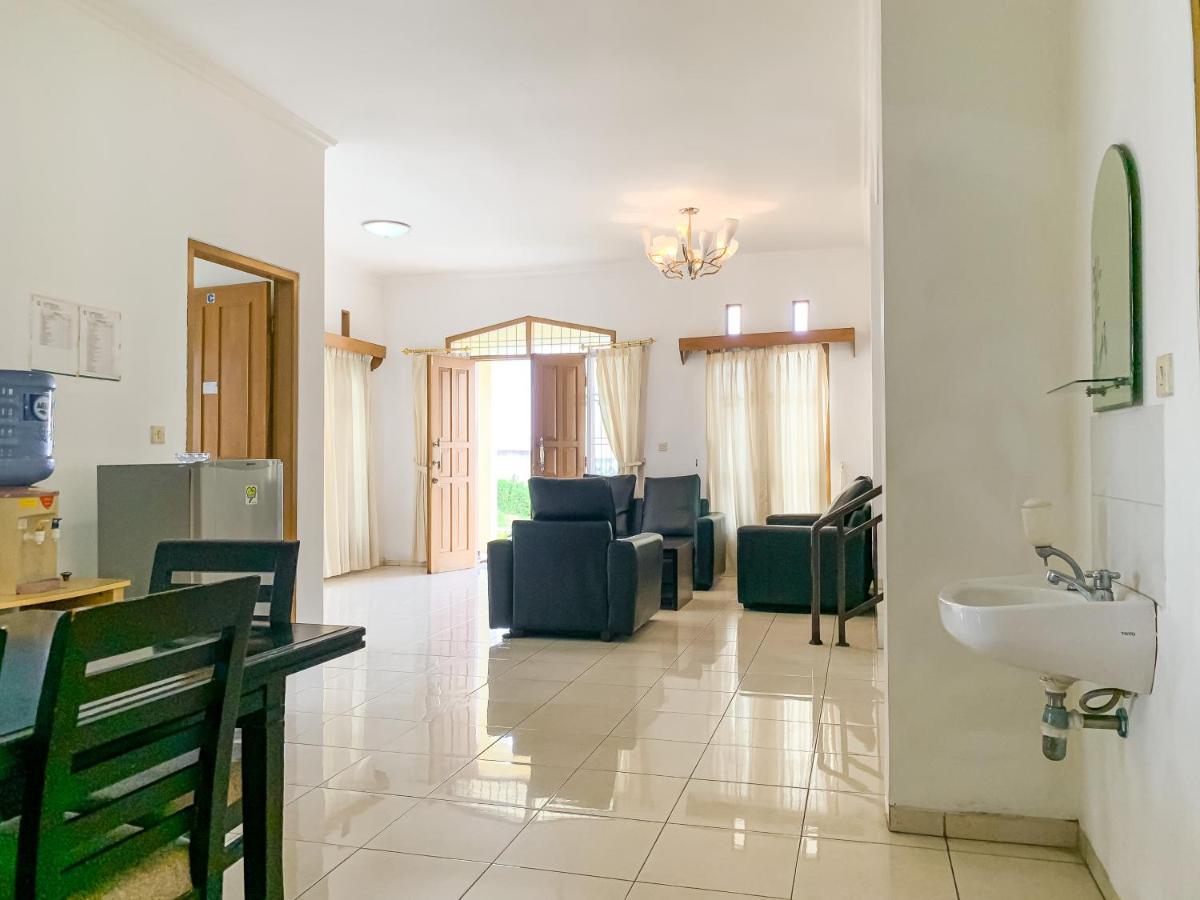 Beranda Istirahat Villa 4BR at Galaxy Resort Puncak Cikundul Bagian luar foto