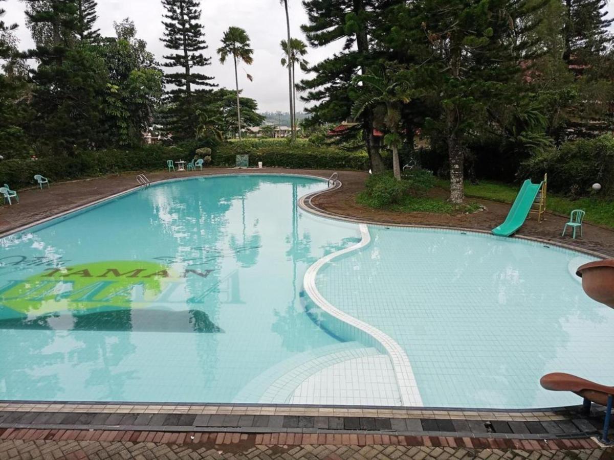 Beranda Istirahat Villa 4BR at Galaxy Resort Puncak Cikundul Bagian luar foto