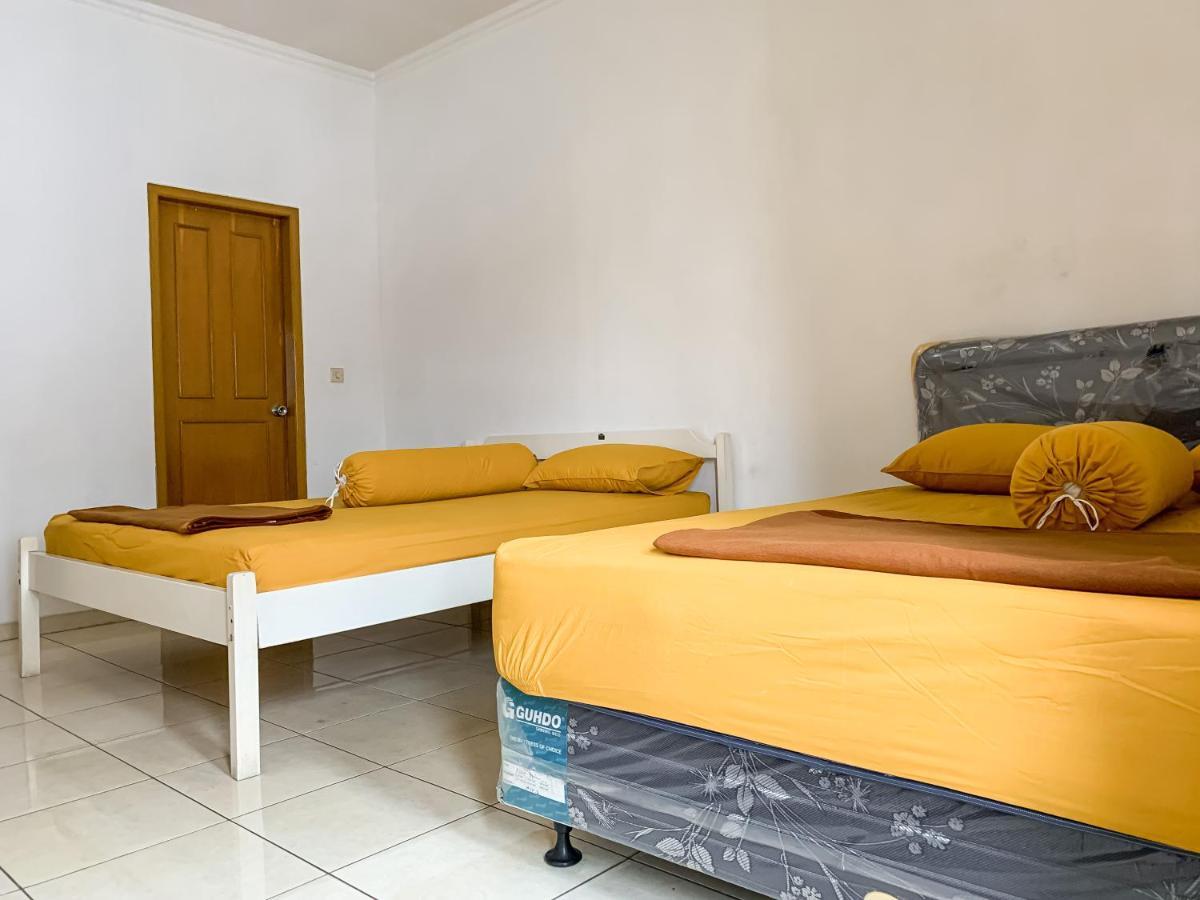 Beranda Istirahat Villa 4BR at Galaxy Resort Puncak Cikundul Bagian luar foto
